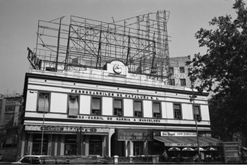 L'antic edifici del 'tren de Sarrià'